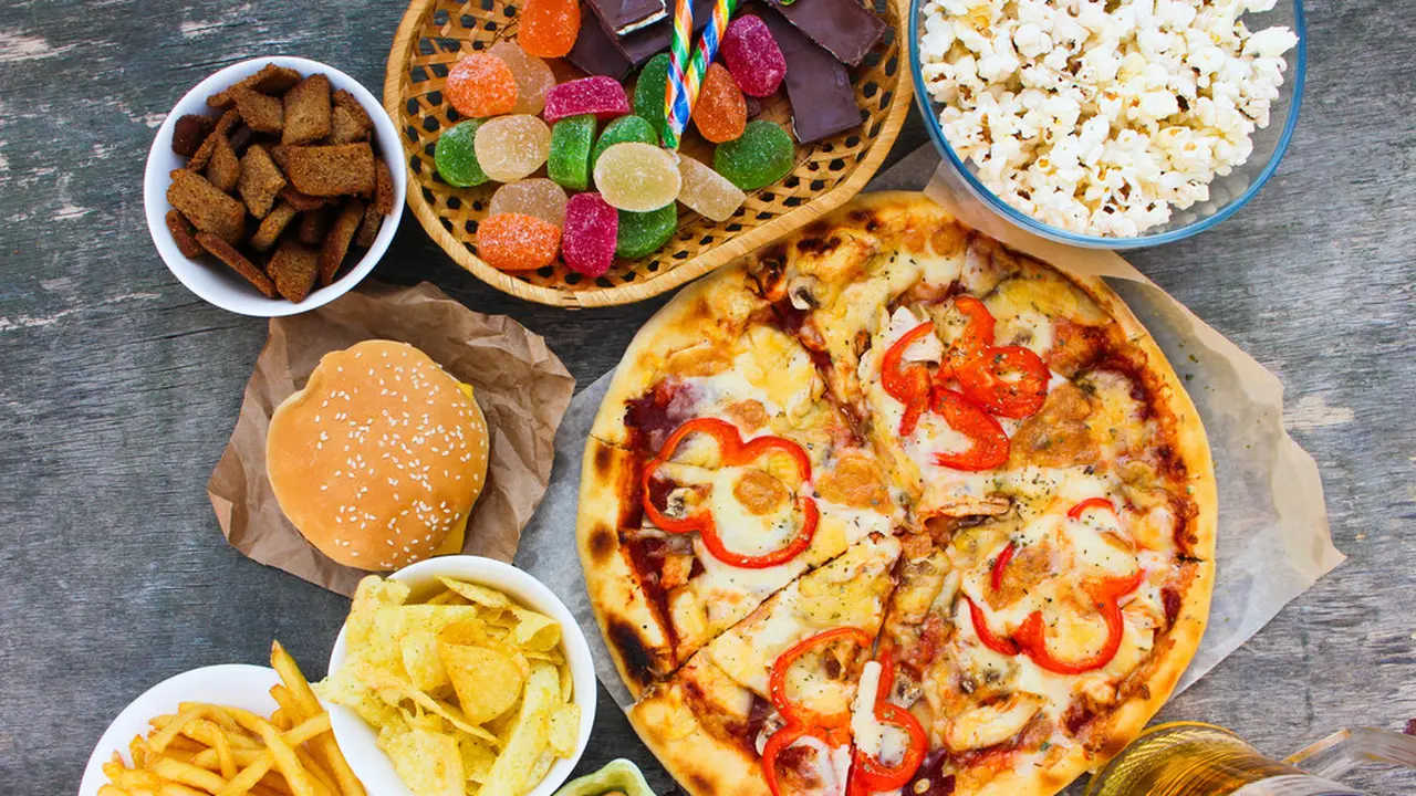 Dapat meningkatkan risiko kanker, 4 makanan ini ternyata lebih berbahaya dari rokok