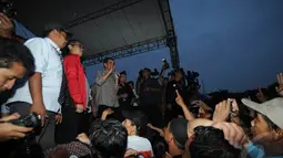 Dalam sambutannya yang hanya 15 menit, Jokowi menyampaikan ucapan terimakasih kepada seluruh relawan yang masih setia menanti ditengah guyuran hujan, Bandung, Rabu (11/6/2014) (Liputan6.com/Herman zakharia).
