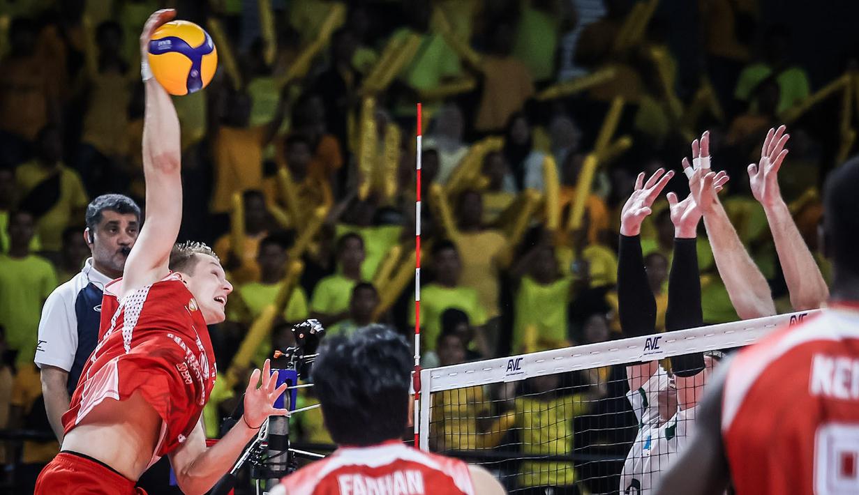 Sejak awal pertandingan, tim asuhan Toiran langsung menurunkan kekuatan terbaiknya. Keita dipercaya mengisi posisi opposite hitter, Gumilar dan Simon sebagai middle blocker, Mozic dan Farhan Halim di posisi outside hitter, serta Nizar sebagai setter. Sementara posisi libero ditempati Henry dan Abhinaya. (Dok. PBVSI)
