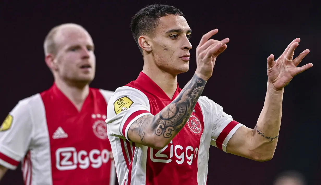 Antony diproyeksikan sebagai bintang muda Ajax Amsterdam. Ia didatangkan menuju Johan Cruyff Arena pada musim lalu dari klub Brasil, Sao Paolo. Pemuda 21 tahun tersebut mampu mencetak 4 gol dan 5 assist dari 12 laga pada musim ini. (AFP/ANP/Olaf Kraak)