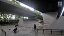 Suasana arena papan seluncur atau skate park dan lintasan sepeda BMX di kolong Flyover Slipi, Jakarta, Kamis (13/12). Pemprov DKI Jakarta melalui Suku Dinas Kehutanan membangun skate park. (Merdeka.com/Iqbal S. Nugroho)