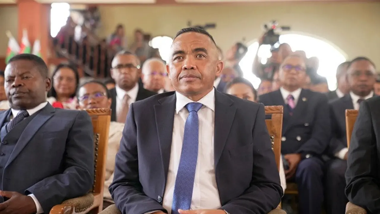 Kolonel Michael Randrianirina, komandan satuan militer CAPSAT, menunggu untuk dilantik sebagai Presiden di Antananarivo, Madagaskar, pada Jumat, 17 Oktober 2025.