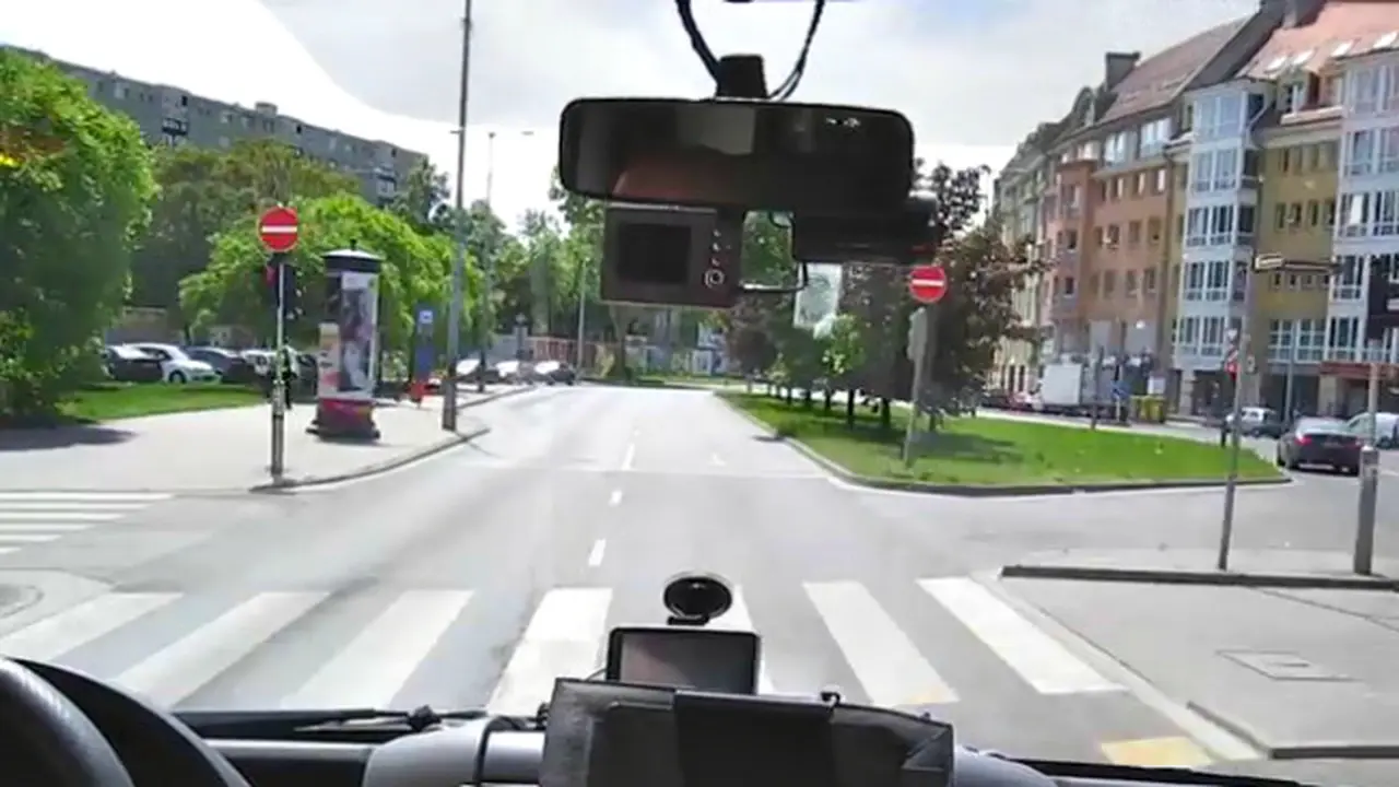 Ketangkasan Supir Ambulans Membawa Pasien 