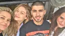 “Zayn memang sangat jatuh hati dengan Gigi Hadid dari ujung kaki sampai ujung kepala. Namun ia memang belum siap berhubungan dengan jenjang yang lebih serius,” ungkap sumber. (Instagram)