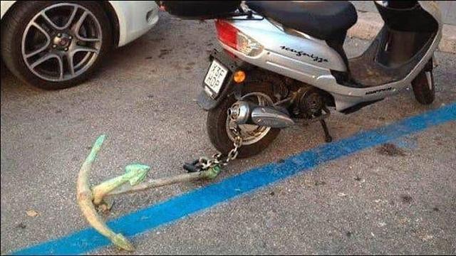 7 Potret Cara Orang Amankan Kendaraan Dari Maling Ini Kocak