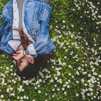 Kapan pun dan dalam situasi apa pun, jomblo tetap sasaran empuk untuk diledek. (Foto: unsplash.com)