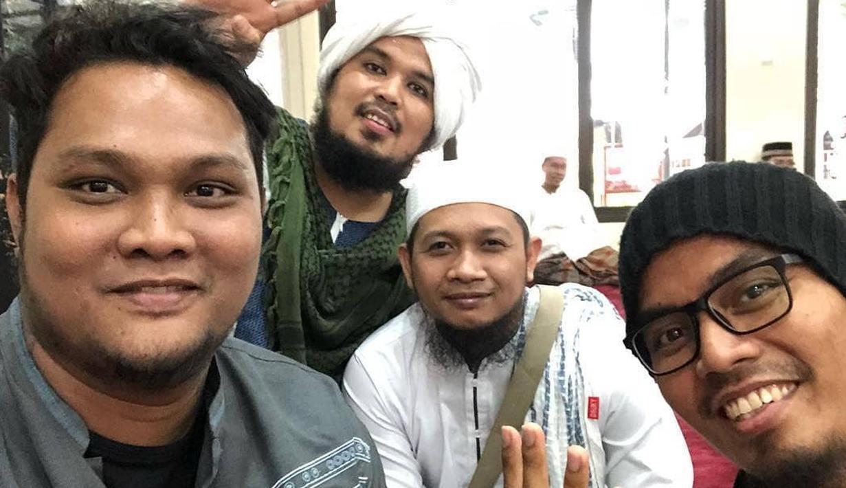 Mengharukan, Begini Proses Istri Virgoun Memakai Cadar - Entertainment