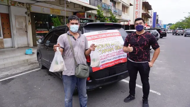 Influencer Bernard Huang Hobi Borong Jualan Pedagang Kecil di Batam
