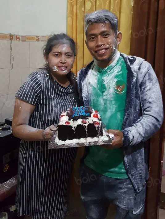 Andik Vermansah baru saja pulang dari Filipina, usai membela Timnas Indonesia pada ajang Piala AFF 2016. Mantan pemain Persebaya ini menjadi pencetak gol pada laga penentu antara Timnas Indonesia melawan Singapura. (Dokumen Pribadi)