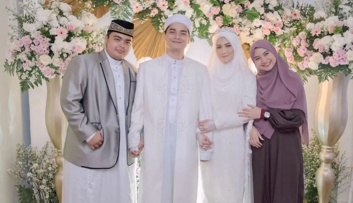 Potret Pernikahan Alvin Faiz dan Henny Rahman (Intagram/umi_yuni_syahla_aceh)