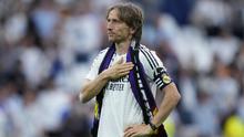 Luka Modric telah menjalani laga terakhirnya bersama Real Madrid ketika bersua Real Sociedad pada laga pekan ke-38 La Liga musim ini di Santiago Bernabeu, Sabtu (24/5/2025) malam WIB. (AP Photo/Cesar Cebolla)