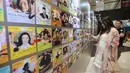 Pengunjung melihat foto para pembicara yang dipajang di area pintu masuk IdeaFest 2026 di Jakarta Convention Center, Senayan, Jakarta, Jumat (4/9/2026). (KLY/Budy Santoso)