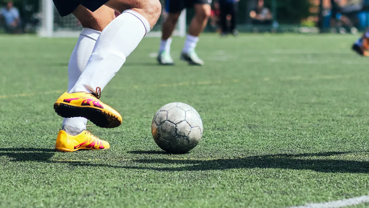 Bukan Hanya Sepatu, Ini 4 Aksesori Pelengkap untuk Pehobi Sepak Bola dan Futsal