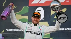 Pembalap Mercedes, Valtteri Bottas berselebrasi di atas podium setelah menjuarai balapan Formula 1 (F1) GP Jepang di Sirkuit Suzuka, Minggu (13/10/2019). Ini adalah podium teratas Bottas yang ketiga sepanjang 2019, setelah sebelumnya menang di Australia dan Azerbaijan. (Toshifumi KITAMURA/AFP)