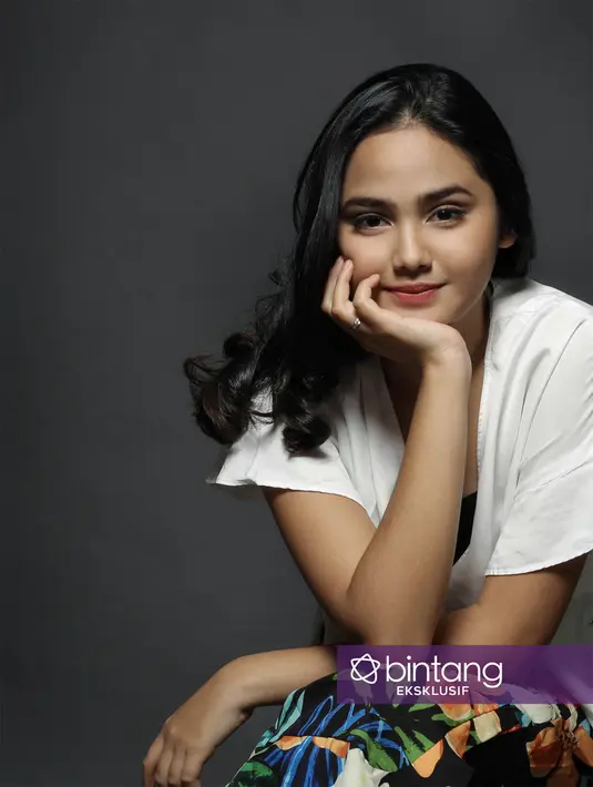 "Sebenarnya aku disuruh sama sutradaranya untuk tetap jadi diri sendiri aja. Karena si Tara kan heboh juga kayak aku. Mungkin lebih di up dikit. Basicly, Tara sama kayak aku," ujarnya saat dikantor Bintang.com. (Bambang E. Ros/Bintang.com)