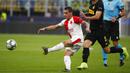 Pemain Slavia Praha, Nicolae Stanciu, melepaskan tendangan saat melawan Inter Milan pada laga Liga Champions di Stadion Giuseppe Meazza, Selasa (17/9/2019). Kedua tim bermain imbang 1-1. (AP/Antonio Calanni)