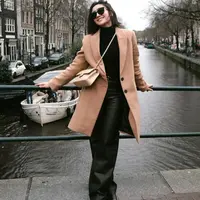 Febby Rastanty mengawali liburannya di Eripa dengan mengunjyngi Amsterdam, Belanda.