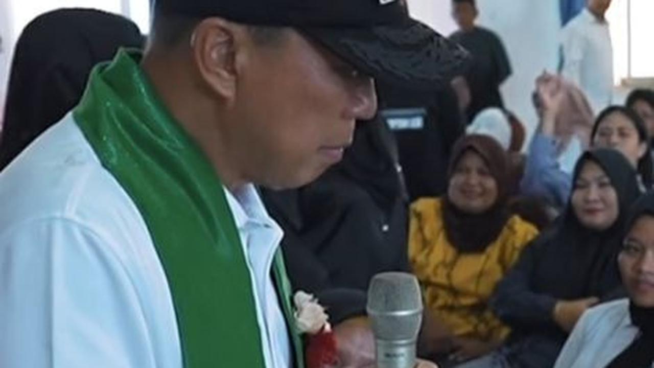 Beri Modal Usaha ke Emak-emak Penjual Kue Dadar<br>