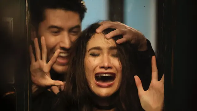Georgina Andrea sebagai Aura dalam film Saat Aku Bersuara. (Foto: Dok. Arjuna Mega Films/ Lex Pictures/ Rain Creation)