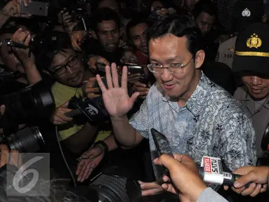 Staf Khusus Gubernur DKI Jakarta, Basuki Tjahaja Purnama (Ahok), Sunny Tanuwidjaja usai memenuhi panggilan KPK, Jakarta, Rabu (13/4/2016). (Liputan6.com/Helmi Afandi)