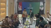 Ketum PKB Muhaimin Iskandar alias Cak Imin dan jajarannya bertemu para elite PKS di Markas PKB, Jakarta Pusat, Kamis 25 April 2024. (Liputan6.com/Muhammad Radityo Priyasmoro)