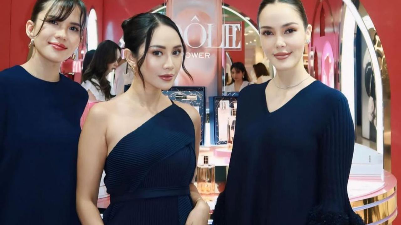 4 Potret Cathy Sharon Tetap Memesona di Usia 42 Tahun, Rahasia Awet Mudanya Bikin Kagum