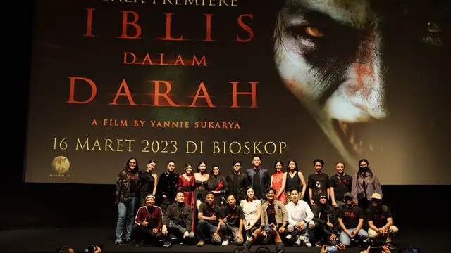 Para pemain dan kru Film Iblis Dalam Darah.