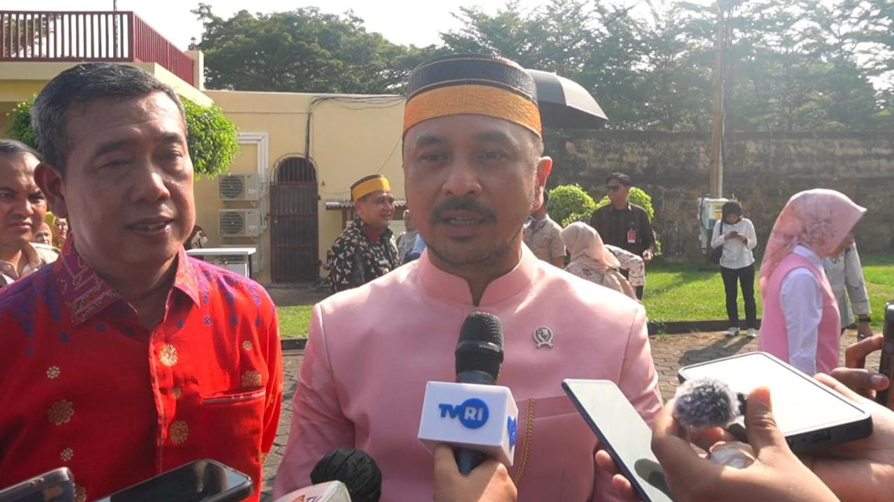 Penulisan Ulang Sejarah Tuai Sorotan, Wamenbud Giring Klaim Libatkan 100 Orang Ahli