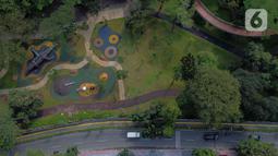 Gambar udara memperlihatkan suasana Taman Tebet Eco Park, Jakarta, Rabu (1/2/2023). Pemanfaatan wilayah dengan menjadikannya sebagai ruang terbuka hijau (RTH) agar lebih bermanfaat bagi masyarakat, gencar dilakukan. (Liputan6.com/Herman Zakharia)