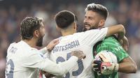 Aksi Olivier Giroud menjadi kiper diapresiasi rekan setimnya saat AC Milan menghadapi Genoa pada lanjutan Liga Italia 2023/2024 di Stadion Luigi Ferraris, Senin (8/10/2023) dini hari WIB.&nbsp;(Tano Pecoraro/LaPresse via AP)
