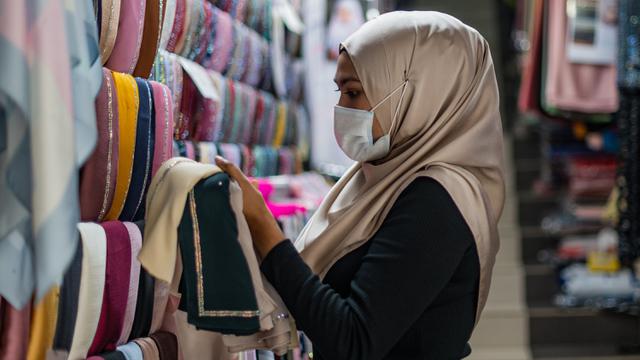 Persiapan Wanita Muslim Malaysia Menyambut Idul Fitri