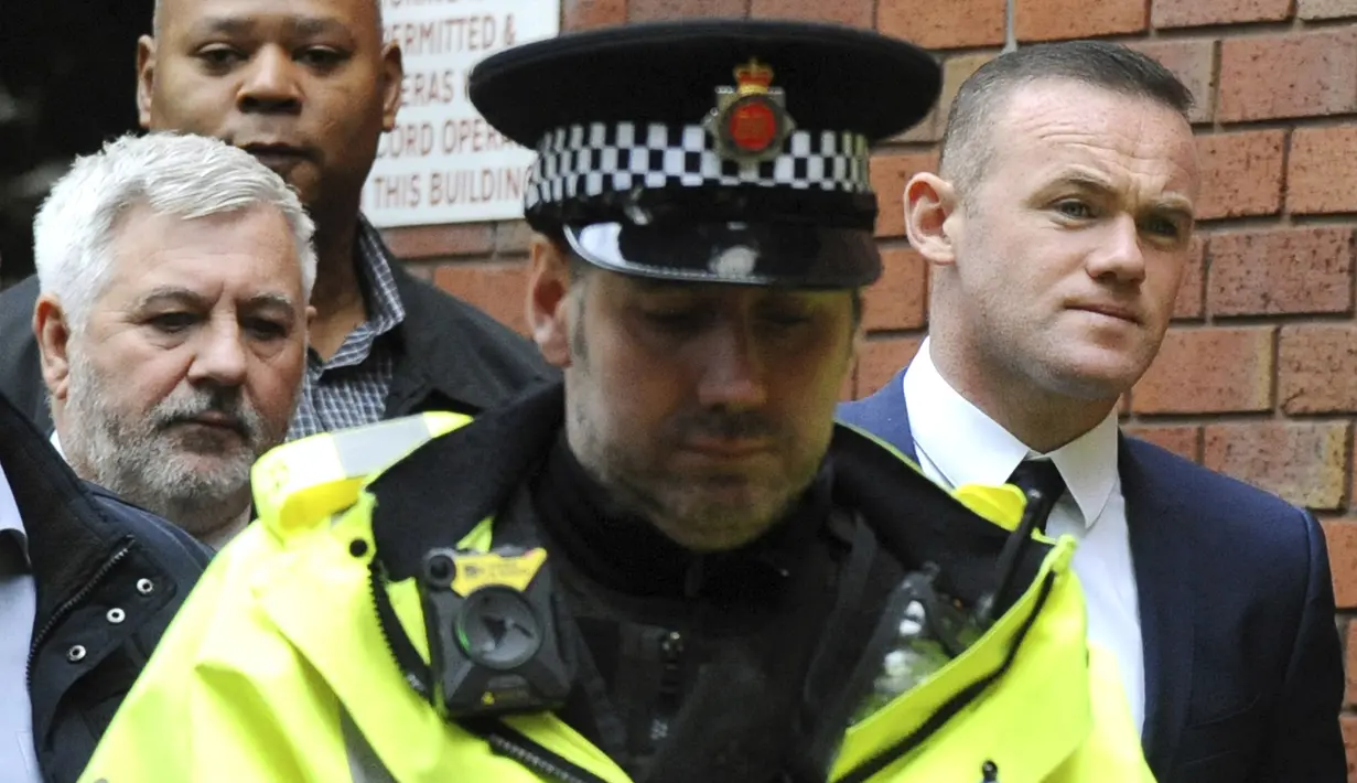 Pemain Everton, Wayne Rooney saat menjalani sidang di pengadilan Stockport Magistrates Stockport, Inggris, (18/9/2017). Kehadiran Rooney di pengadilan karena kedapatan mengemudi saat mabuk. (AP/Rui Vieira)