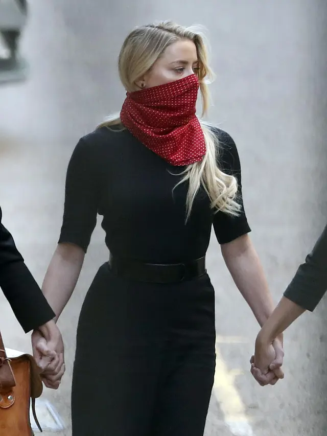 Amber Heard hadir di High Court London, Selasa (7/7/2020). (AP Photo/Alastair Grant)