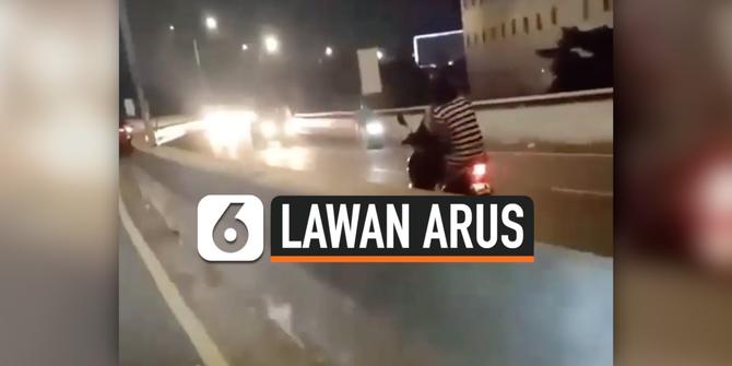 VIDEO: Pengendara Motor Wanita Lawan Arus di Jalan Layang