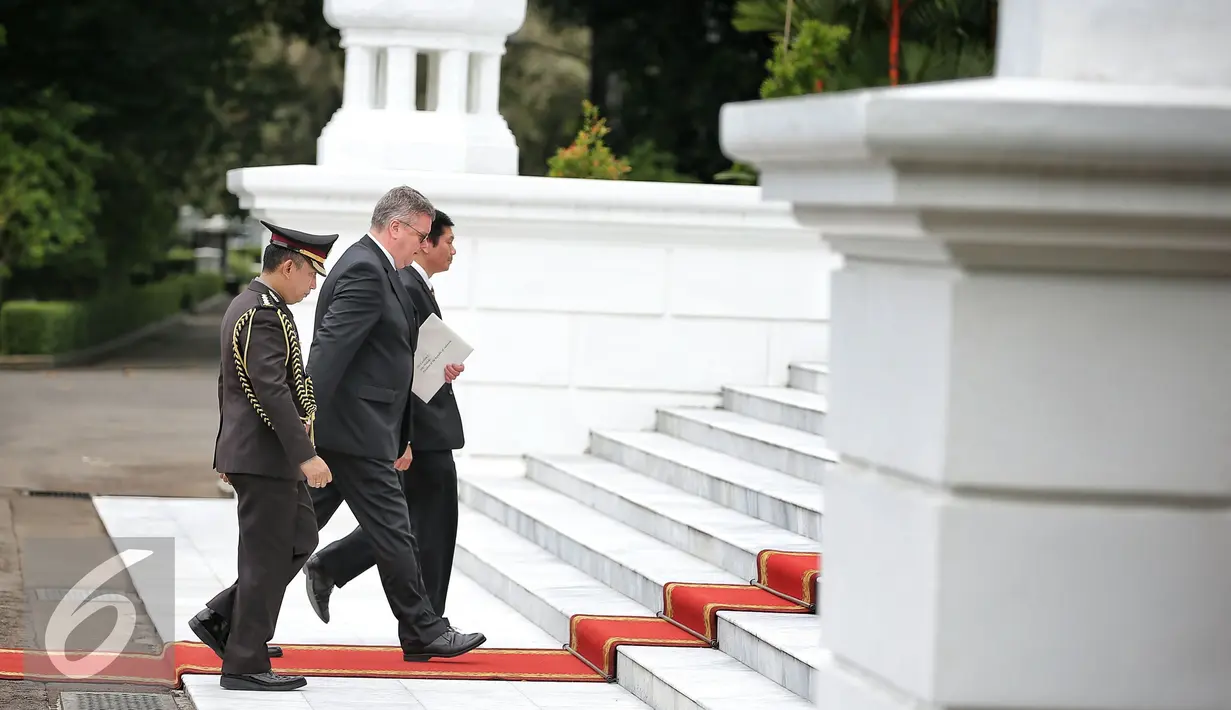 Sejumlah Duta Besar Luar Biasa dan Berkuasa Penuh (LBBP) Designate Resident dan Designate Non Resident untuk Republik Indonesia hadir pada Penyerahan Surat-Surat Kepercayaan di Istana Merdeka, Jakarta, Rabu (3/2/2016). (Liputan6.com/Faizal Fanani)