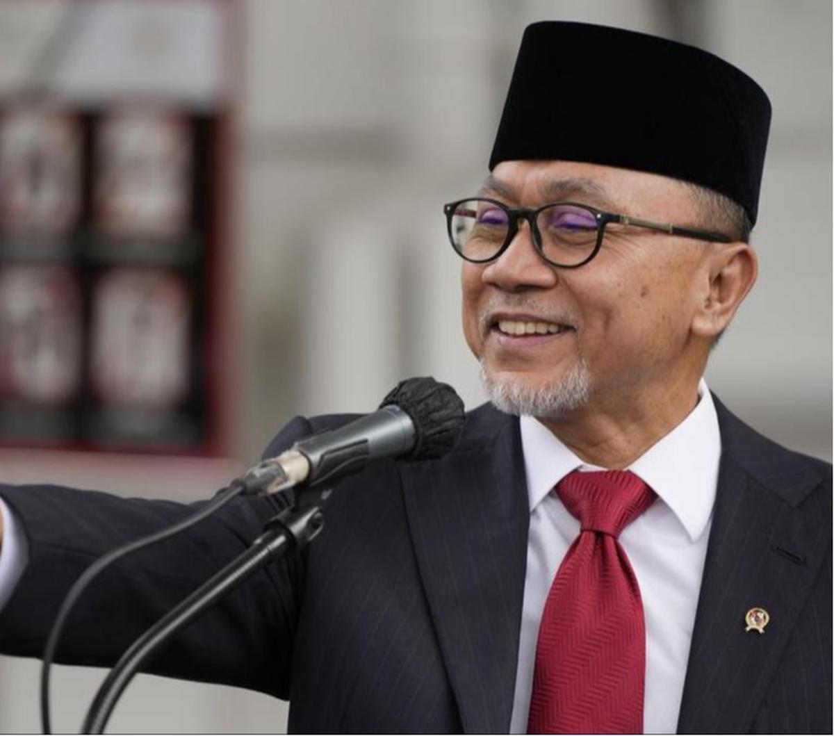 Ketua Umum Partai Amanat Nasional Zulkifli Hasan menyebut Presiden Joko Widodo sudah menjadi keluarga dari PAN.