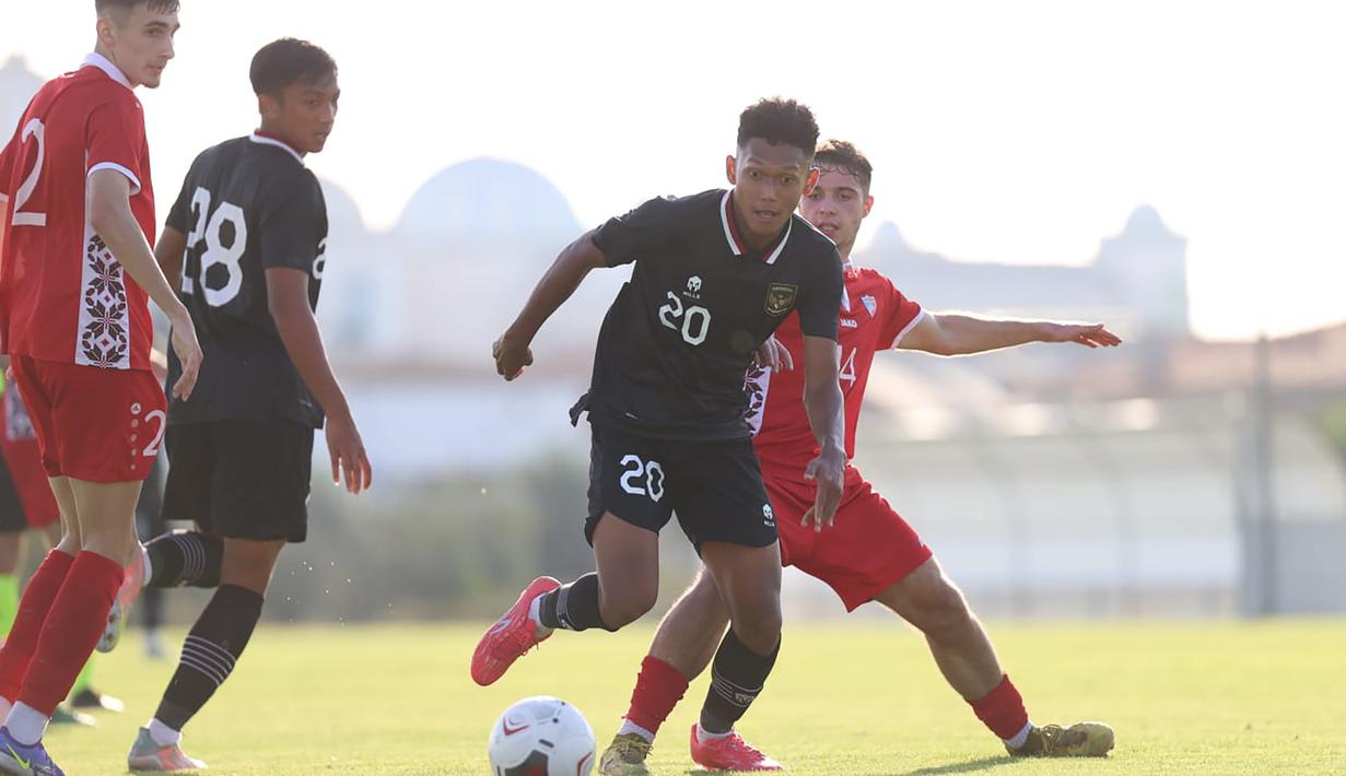 Timnas Indonesia U-20 sempat mendapatkan peluang emas melalui Ginanjar Wahyu Ramadhani pada menit ke-20. Sayang, saat sudah berhadapan langsung dengan kiper Moldva U-20, sepakannya masih melebar dari sasaran. (Dok. PSSI)