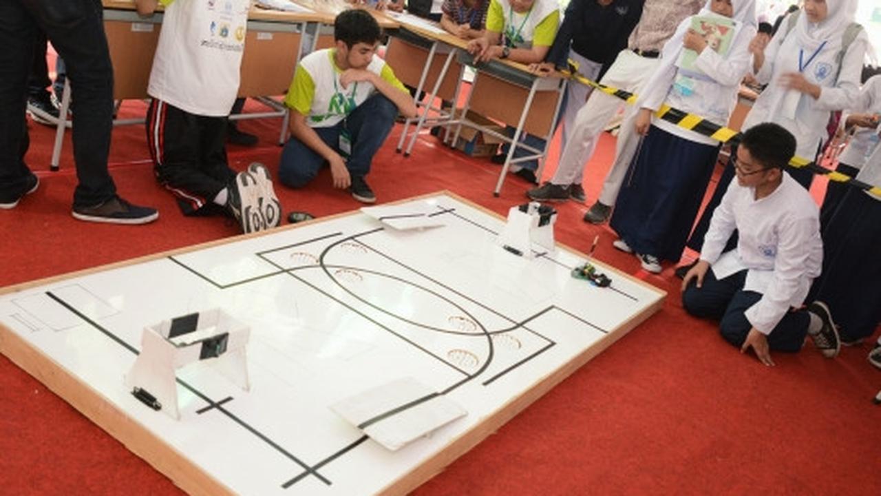 Kompetisi Robotik Nasional di SMAN 28 Jakarta