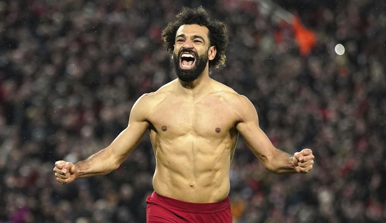 Pemain Liverpool, Mohamed Salah melakukan selebrasi setelah mencetak gol keenam timnya ke gawang Manchester United pada laga pekan ke-26 Liga Inggris 2022/2023 yang berlangsung di Anfield, Liverpool, Senin (06/03/2023) WIB. Salah kini tercatat sebagai pencetak gol terbanyak sepanjang masa Liverpool melampaui rekor Robbie Fowler setelah menyumbangkan dua gol untuk kemenangan 7-0 The Reds atas Manchester United. (AP Photo/PA/Peter Byrne)