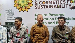 Menteri Perindustrian (Menperin) Agus Gumiwang Kartasasmita dalam pembukaan Indonesia Pharmaceutical and Cosmetic for Sustainability (IPCS) 2025 di Kantor Kemenperin, Jakarta, Rabu (12/11/2025). (Liputan6.com/Maulandy)