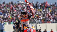 Pebalap Repsol Honda, Marc Marquez, dipercaya tetap bisa menjadi juara dunia MotoGP 2017 meski tak mendapat bantuan rekan setimnya Dani Pedrosa. (Bola.com/Twitter/MotoGP)