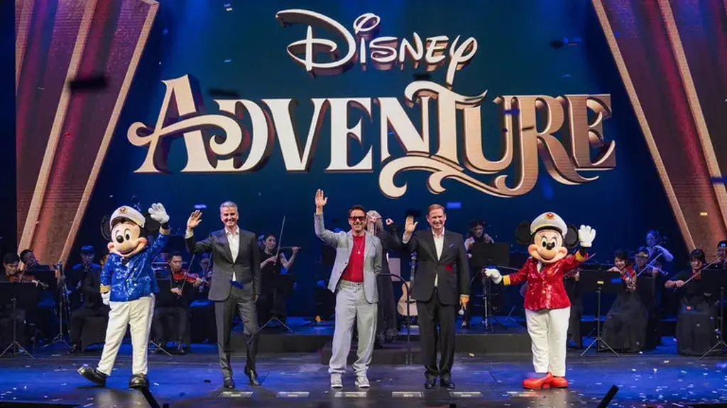 Robert Downey Jr tampil dan memberkati kapal pesiar Disney Cruise Adventure pada christening ceremony.