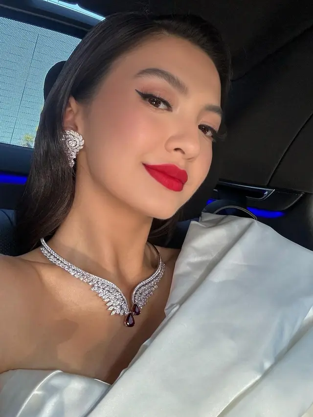 6 Potret Tampilan Kedua Raline Shah di Red Carpet Festival Film Cannes 2024, Pakai Kalung Rubi ‘Darah Merpati’