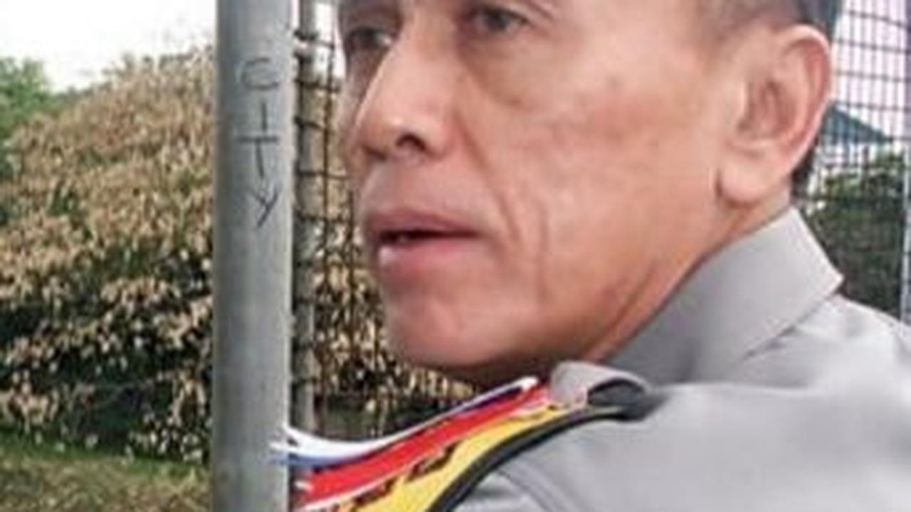 "Adalah sesuatu yang mudah untuk duduk dan memperhatikan, yang sulit adalah bangkit dan beraksi kembali 📸," tutupnya. <br>