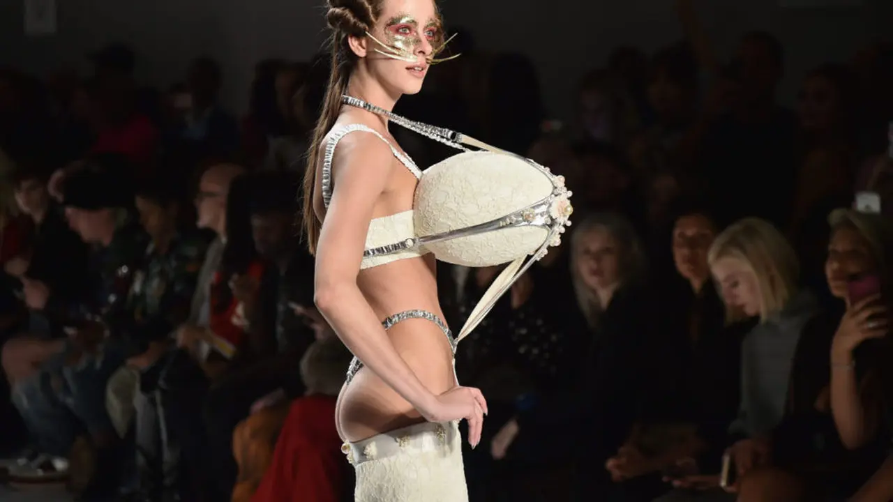 Uniknya Perayaan Vagina di New York Fashion Week