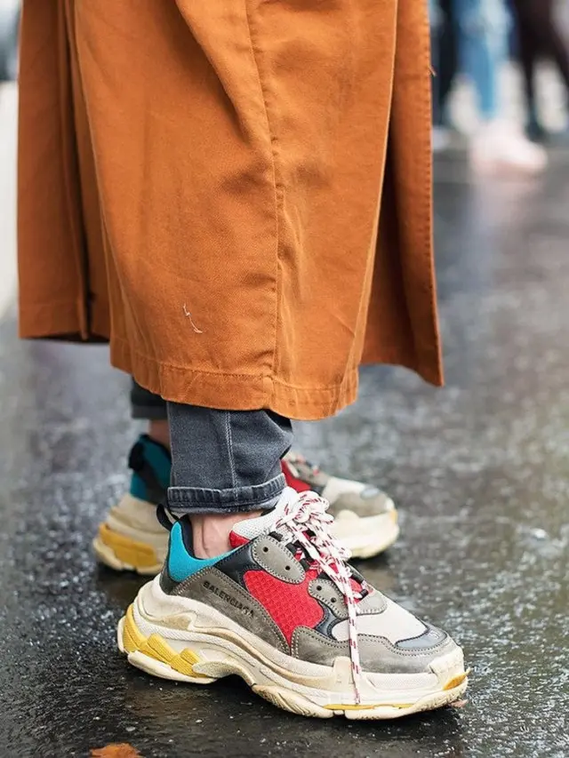 [Bintang] Ugly Sneakers Sedang Happening, Kamu Suka dengan Tren Ini?