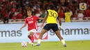 Bryan De Keersmaecker berhasil menambah skor bagi Oxford United di menit ke-58 melalui tembakan keras dari luar kotak penalti. (Liputan6.com/Helmi Fithriansyah)