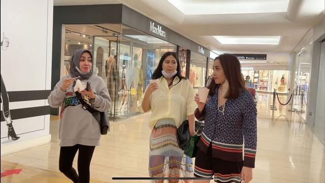 6 Potret Rieta Amilia Bareng Nagita Slavina dan Caca Tengker, Selalu Kompak