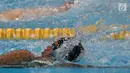 Perenang Indonesia, Jendi Pangabean saat tampil pada Asian Para Games cabang renang nomor 100 meter gaya punggung S9 di Stadion Aquatic, Jakarta, Kamis (11/10). (Bola.com/Vitalis Yogi Trisna)