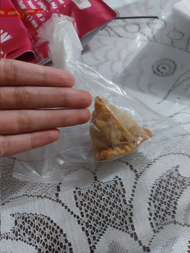 8 Potret Makanan Tak Sesuai Harapan saat Pesan Online Ini Bikin Senyum Miris